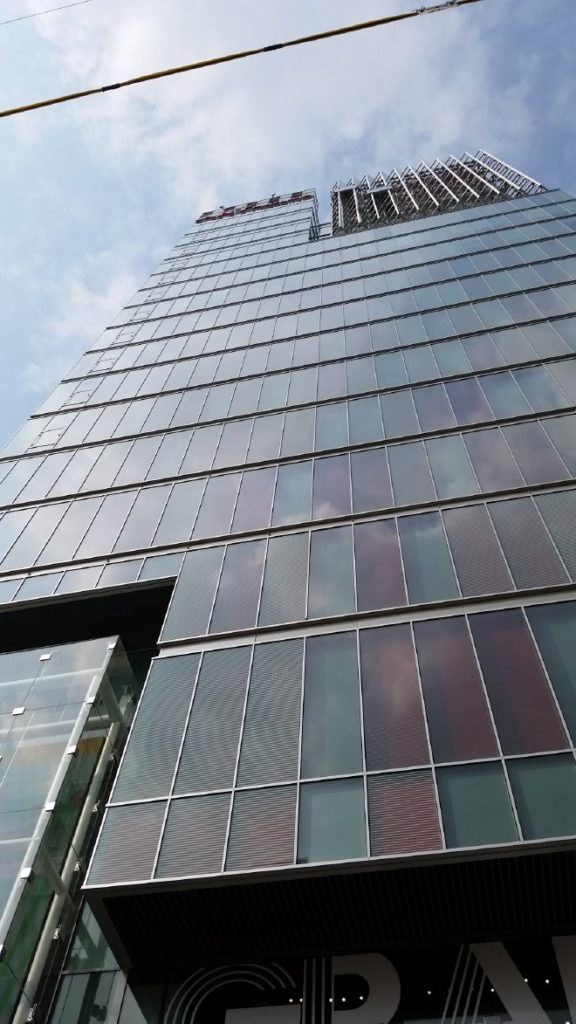 CGV下端アートモーリングが入っている商業ビルの外観1（2017年3月27日撮影）